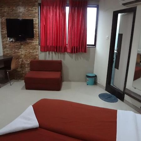 Hotel Crescent Mumbai Exterior photo