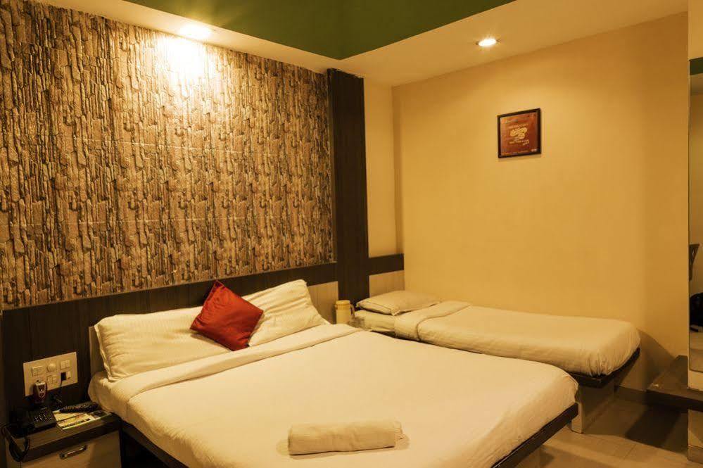 Hotel Crescent Mumbai Exterior photo